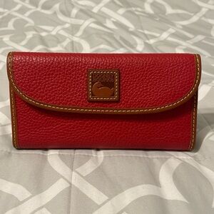 Dooney & Bourke Pebble Grain Continental Clutch Wallet
